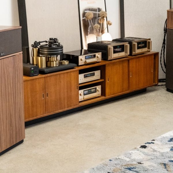 Klipschorn AK7 Loudspeakers with Accuphase electronics