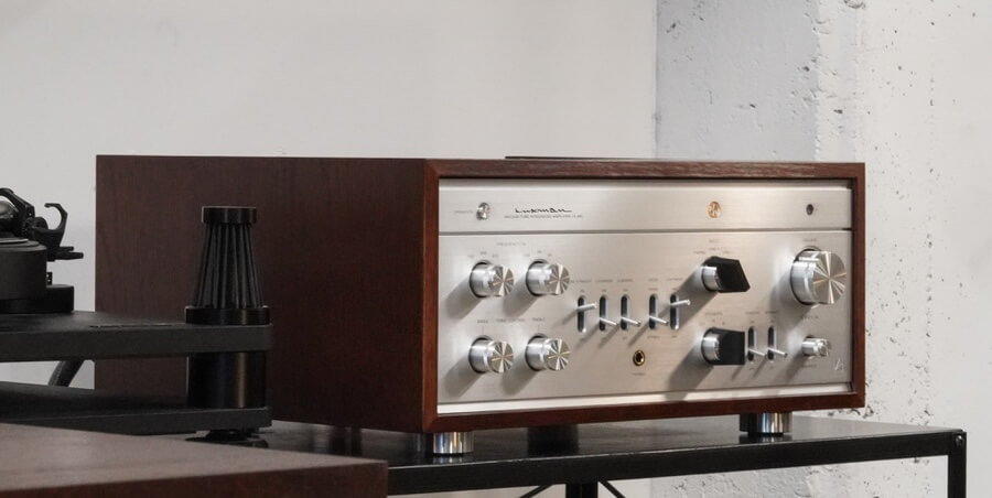 luxman-integrated-amp-angle