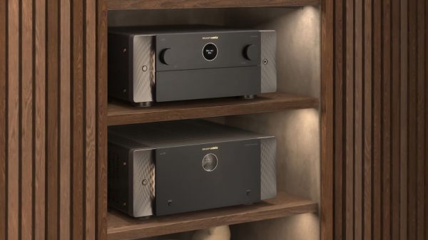 Marantz AV 20 Preamp (top) and AMP 20 (bottom) Amplifier Lifestyle