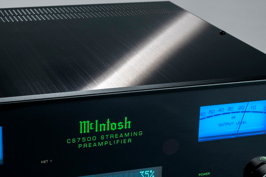mcintosh-cs7500-streaming-preamplifier-closeup