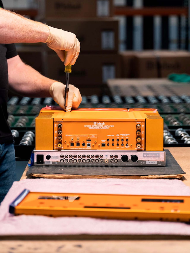 mcintosh-ma8950-orange-rear-workshop