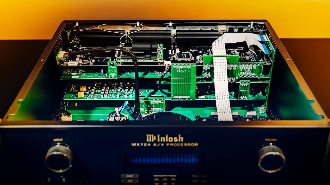 mcintosh-mx124-av-processor-inside