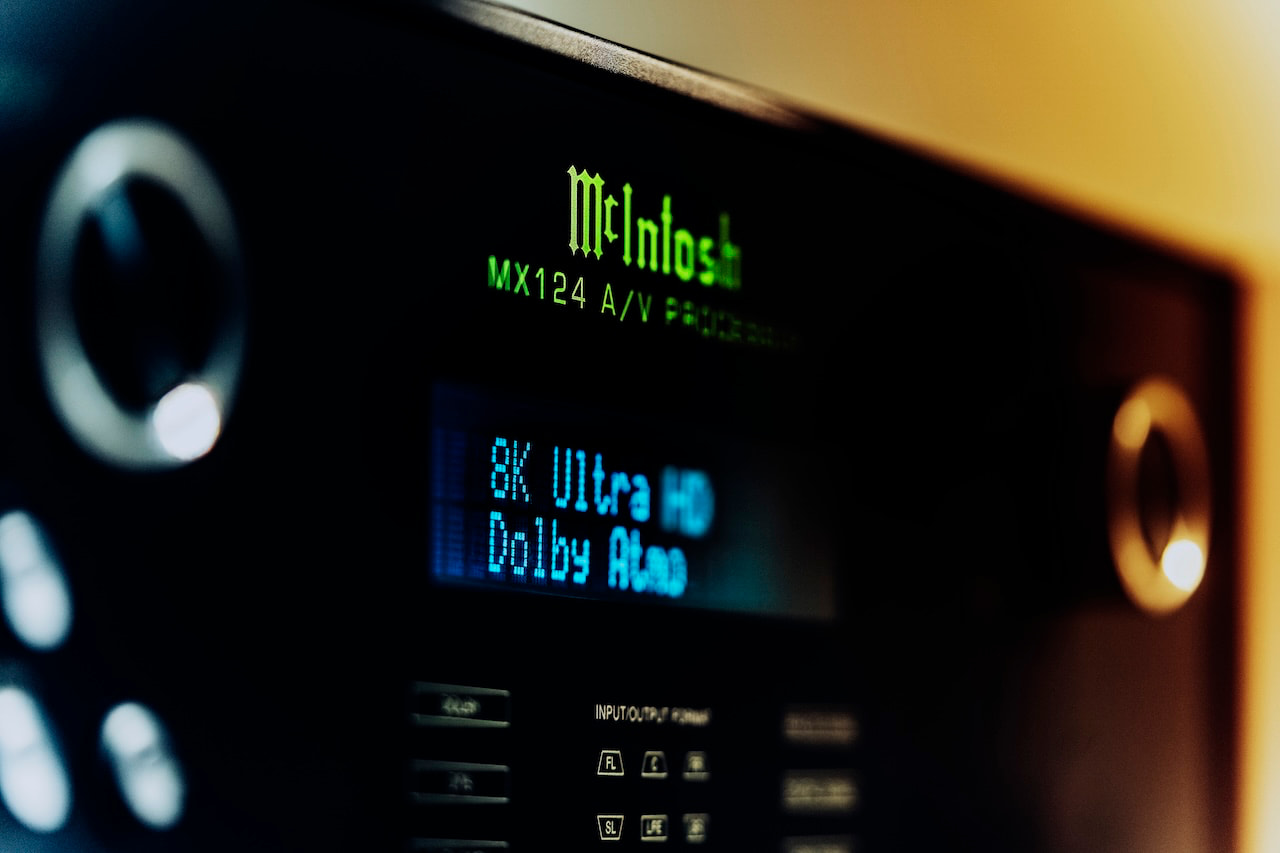 mcintosh-mx124-av-processor-panel-closeup