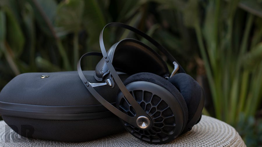 meze-audio-105-aer-headphones-wtih-case