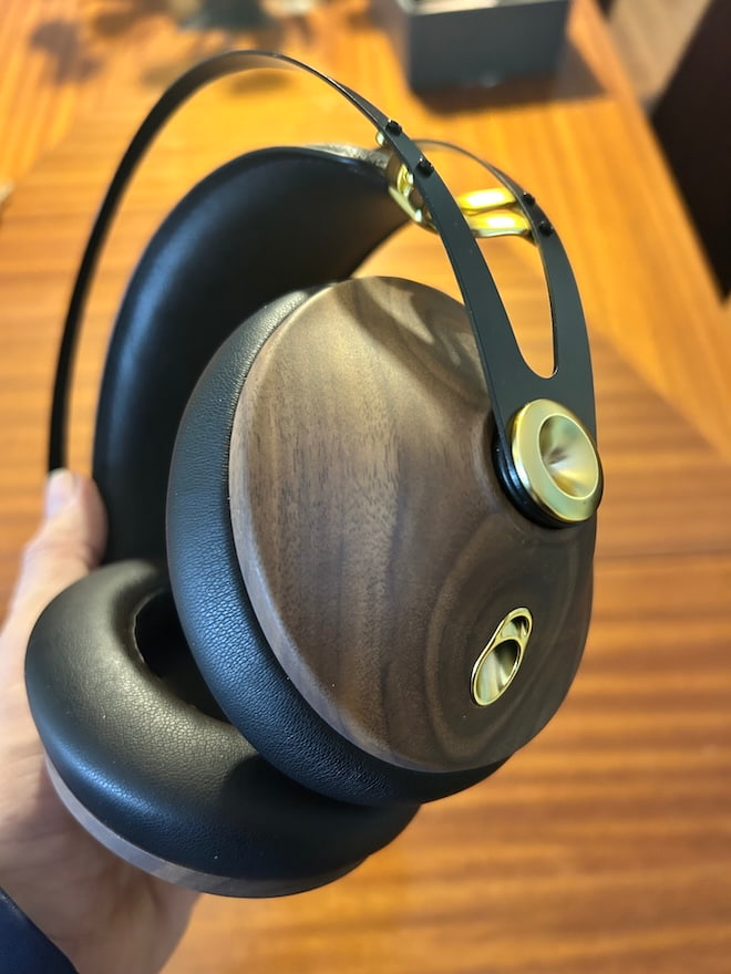 Meze Audio 99 Classics 2nd gen Headphones side