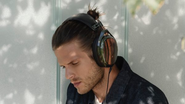 Meze Audio Strada Closed-back headphone lifestyle