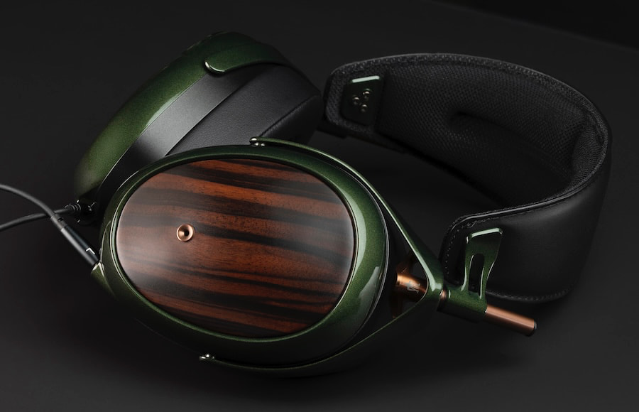 meze-audio-strada-headphones-table