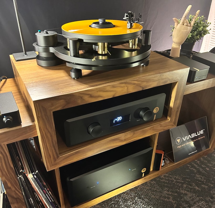 Michell Gryo Turntable with Unison Research Unico PRE V2 and Unico DM V2 power amplifier at AXPONA 2026