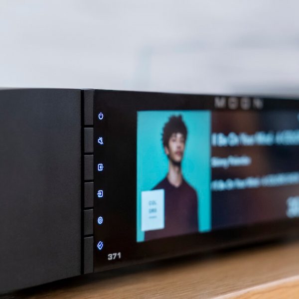 Moon by Simaudio 371 Network Amplifier Black Angle