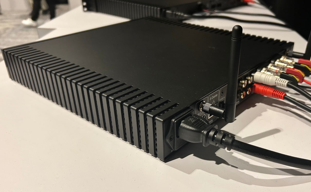 Naim CI-Uniti 102 Streaming Amplifier Rear Angle
