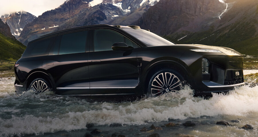 nio-es8-ev-crossing-water