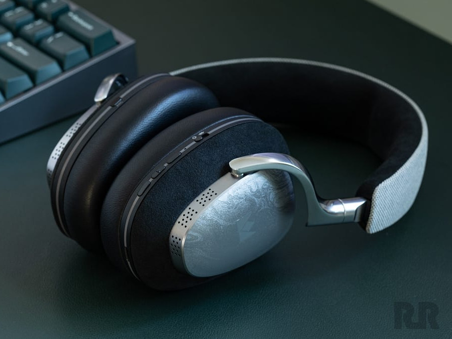noble-fokus-artemis-wireless-headphones-angle-desktop