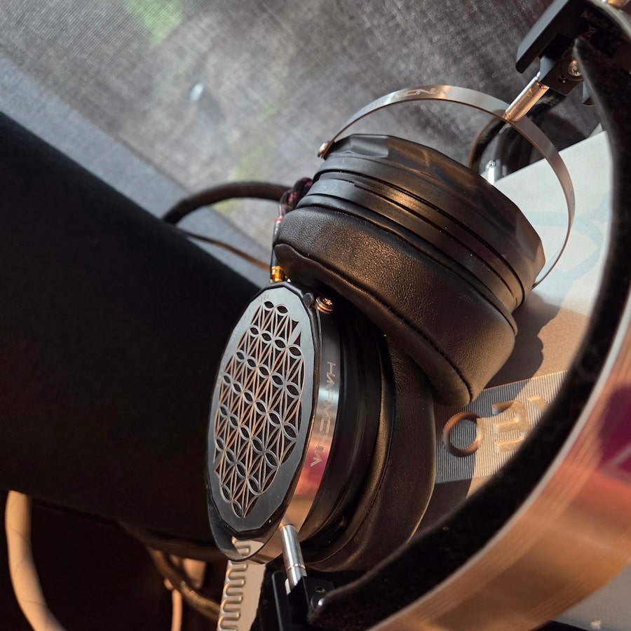 nur-harmonia-headphones-angle