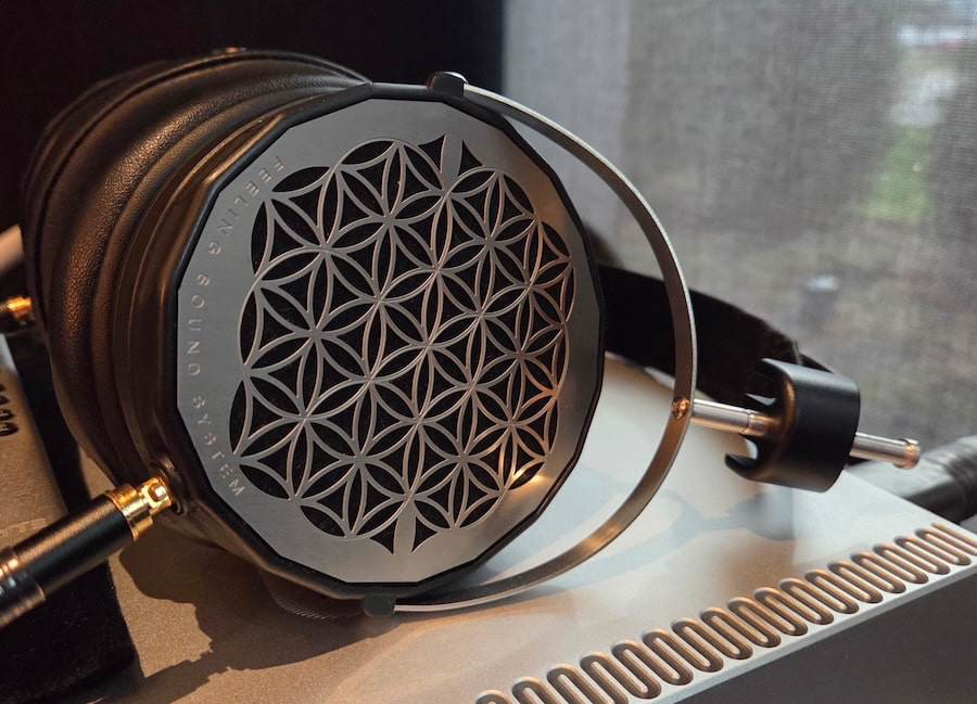 nur-harmonia-headphones-side