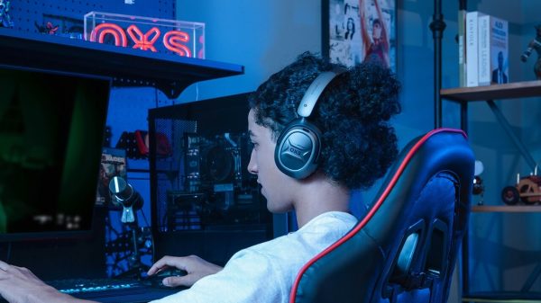 OXS Storm A2 Gaming Headphones Lifestyle