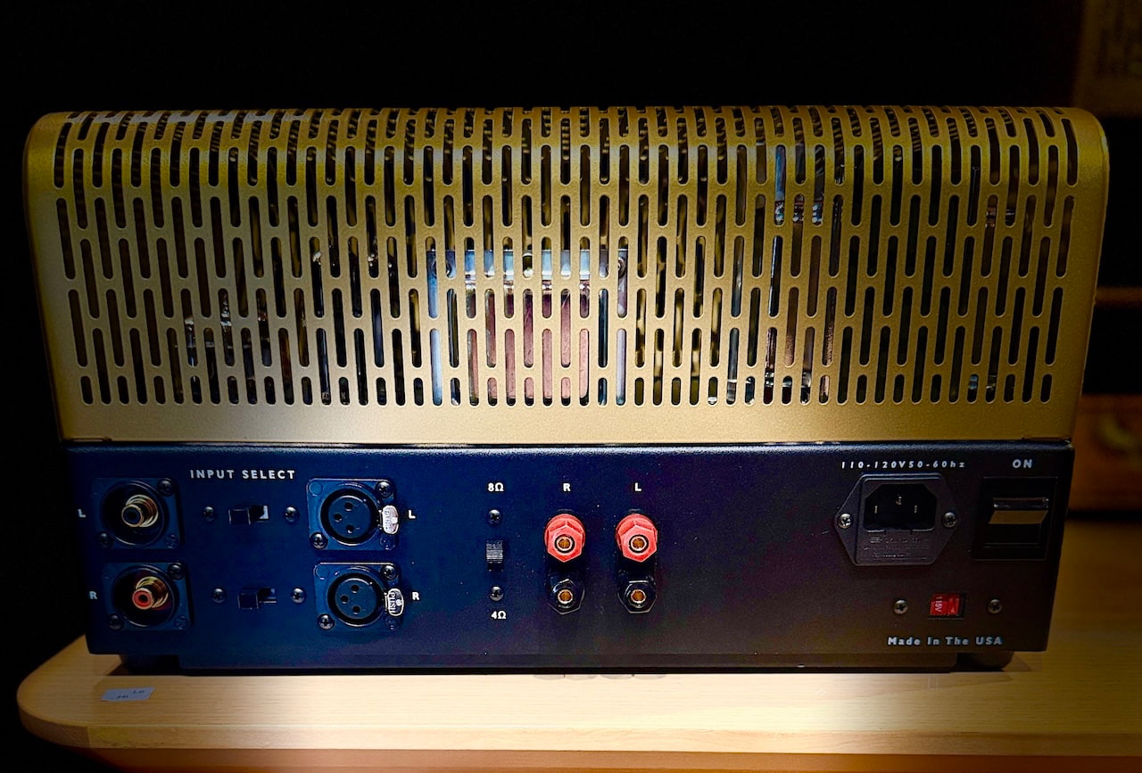 pilot-radio-232-amplifier-back