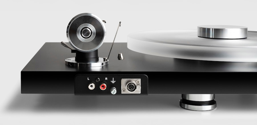 pro-ject-debut-reference-10-turntable-rear