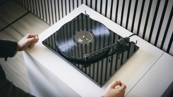 Pro-Ject E1.2 Turntable Top Black