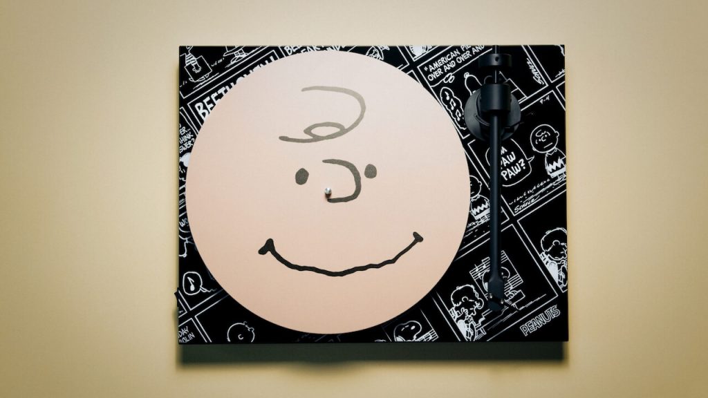 Pro-Ject Peanuts 75th Anniversary Turntable with Charlie Brown Platter
