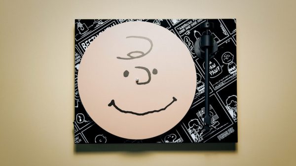Pro-Ject Peanuts 75th Anniversary Turntable with Charlie Brown Platter