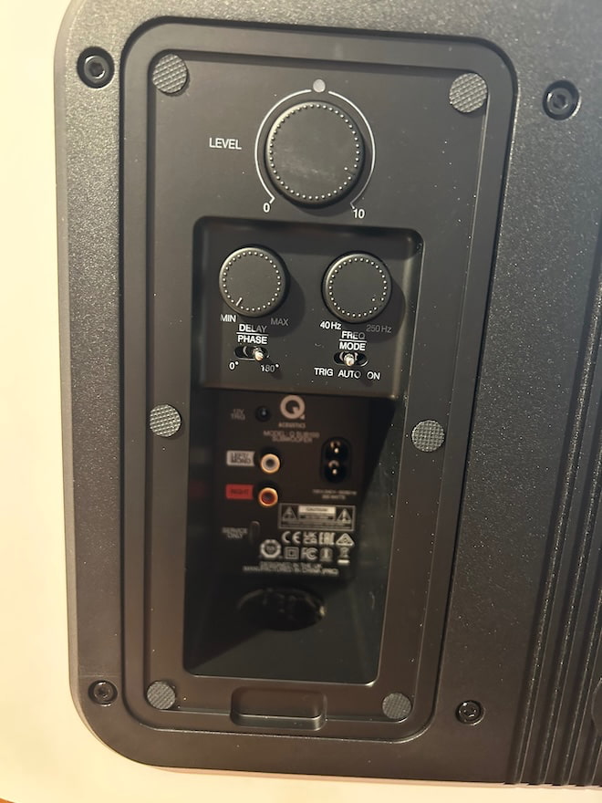q-acoustics-q-sub100-white-rear-inputs