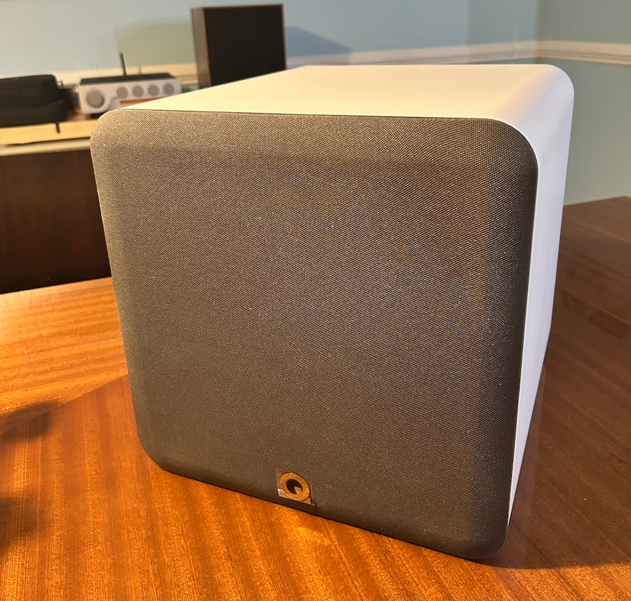 q-acoustics-q-sub100-white-with-grille