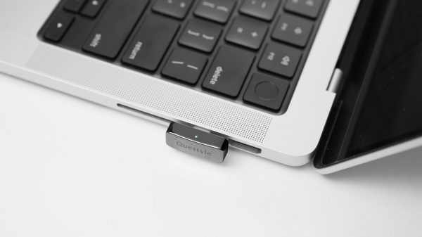 Questyle QCC Dongle Pro2 connected to laptop