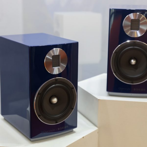 Questyle E5 Wireless Hi-Fi Speakers in Oceanic Blue