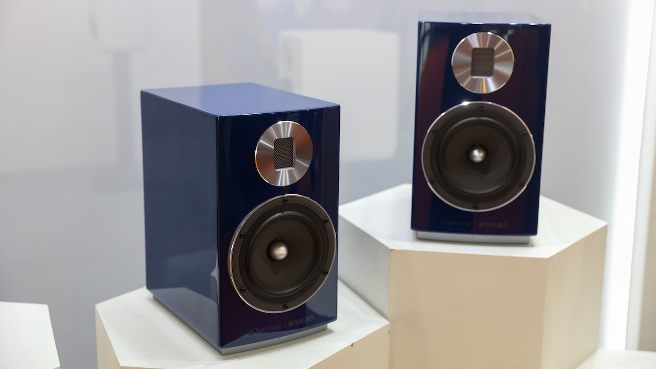 Questyle E5 Wireless Hi-Fi Speakers in Oceanic Blue
