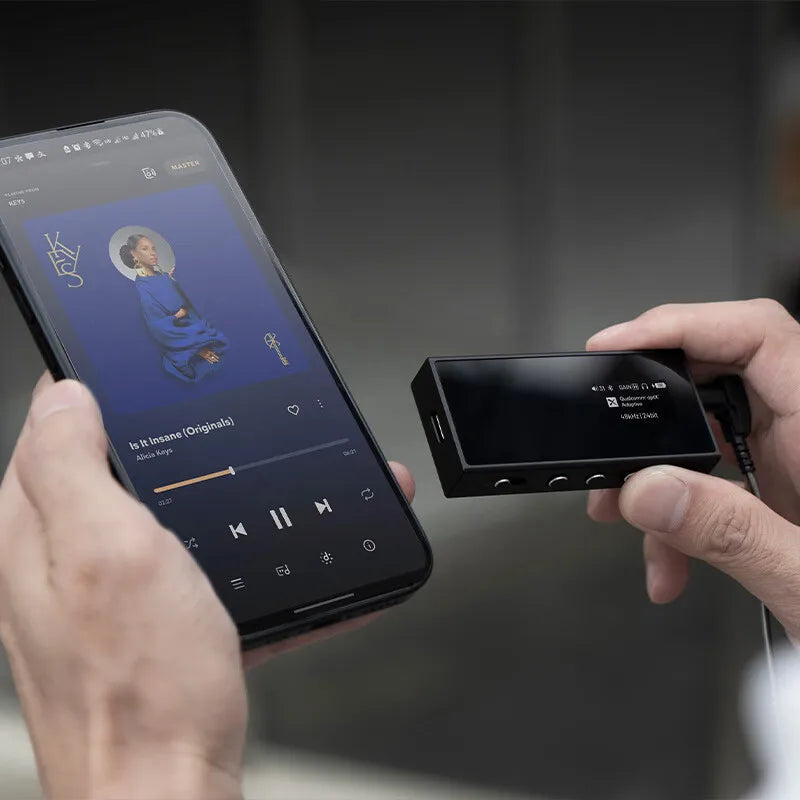 questyle-m18i-mobile-headphone-amplifier-with-dac