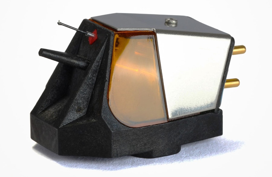 rega-nd9-phono-cartridge-side-left