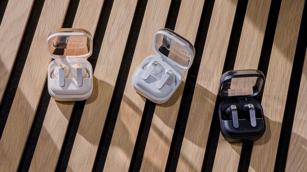 Samsung Galaxy Buds4 Pro wireless earbuds in pink, white and black