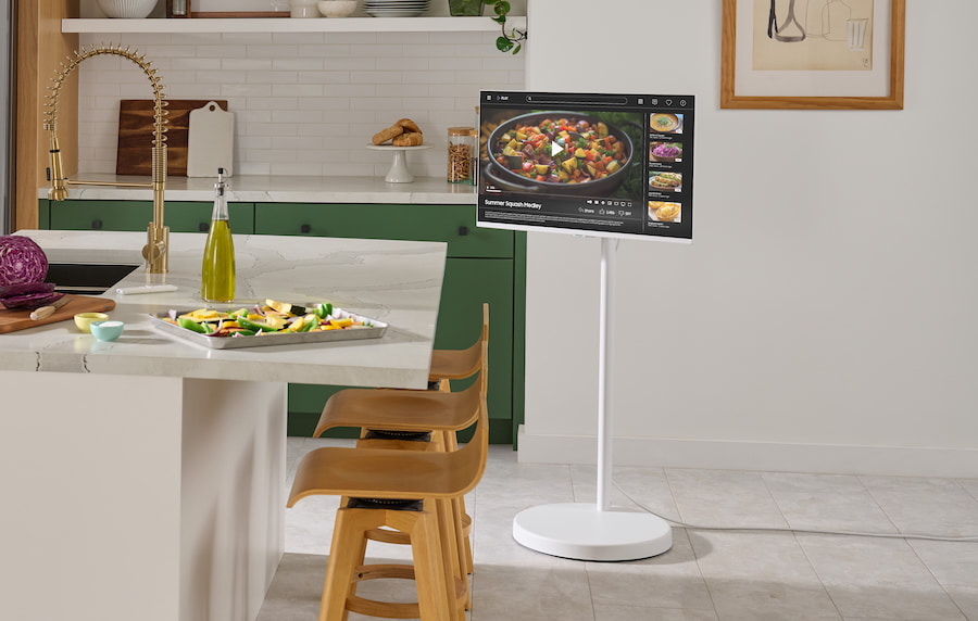 Samsung Movingstyle M7 32-inch in the Kitchen