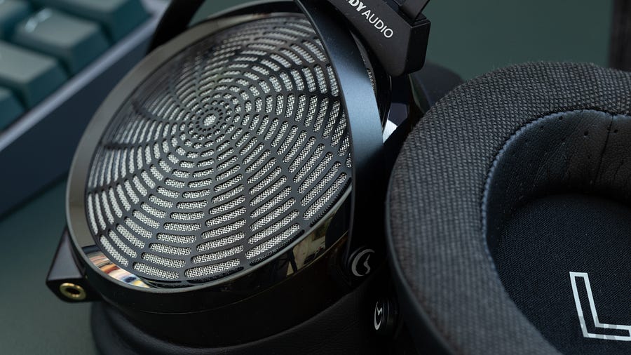 sendy-audio-apollo-pro-headphones-closeup