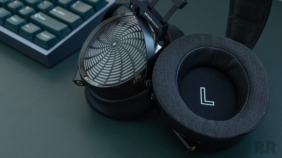 sendy-audio-apollo-pro-headphones-earcup-flipped