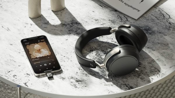 Sennheiser HDB 630 Wireless headphones with BTD 700 USB-C Dongle in Smartphone