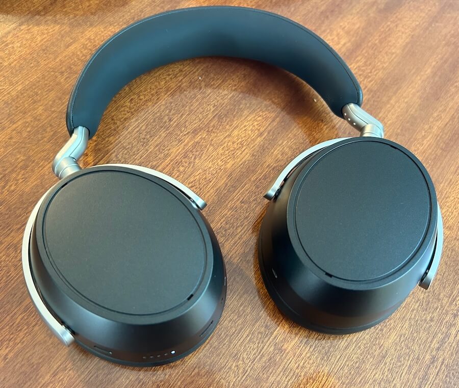 sennheiser-hdb-630-headphones-flat-table