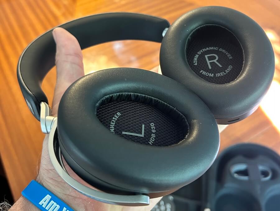 sennheiser-hdb-630-inside-earpads