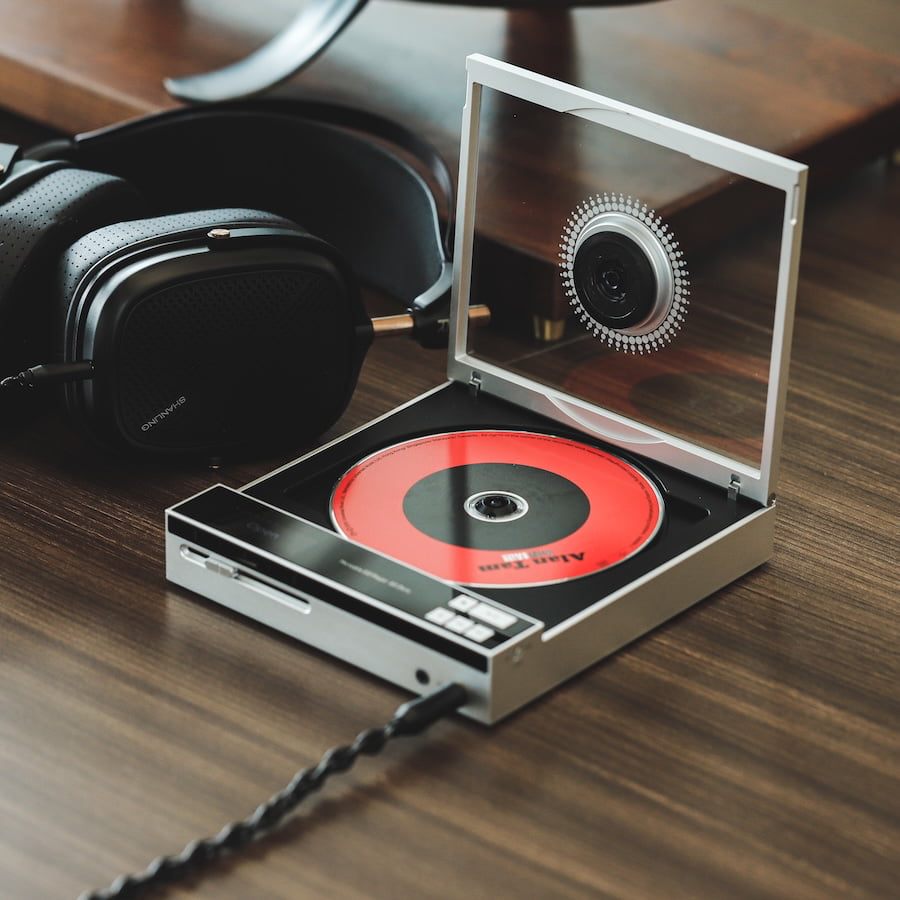 shanling-ec-zero-akm-portabe-cd-player-open
