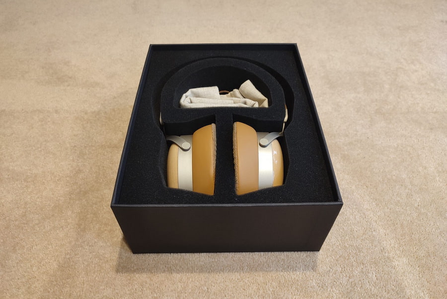 sivga-sv021-pro-headphones-inside-box