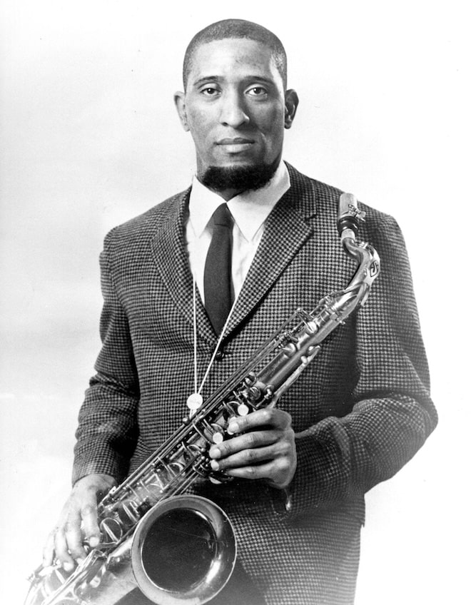 sonny-rollins-holding-saxophone
