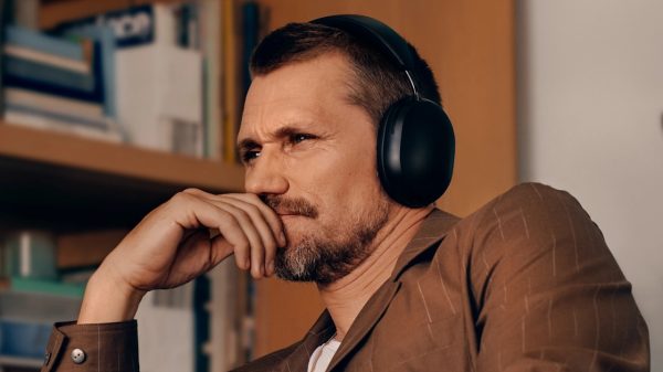 Sonos Ace Headphones Lifestyle in Black