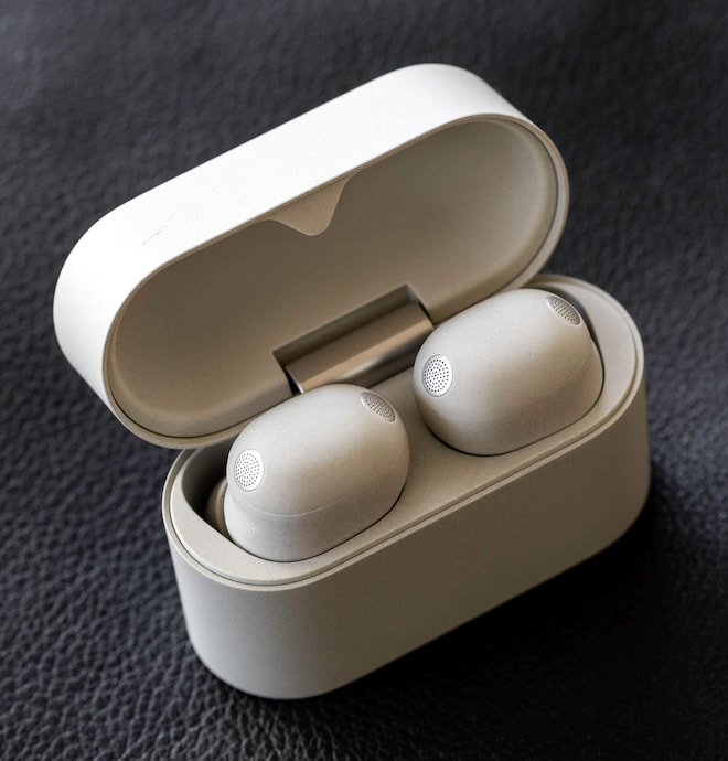 sony-wf-1000xm6-silver-inside-case