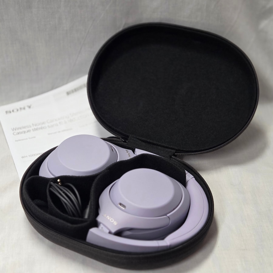 sony-wh-1000xm4c-wireless-headphones-lavender-inside-case-open
