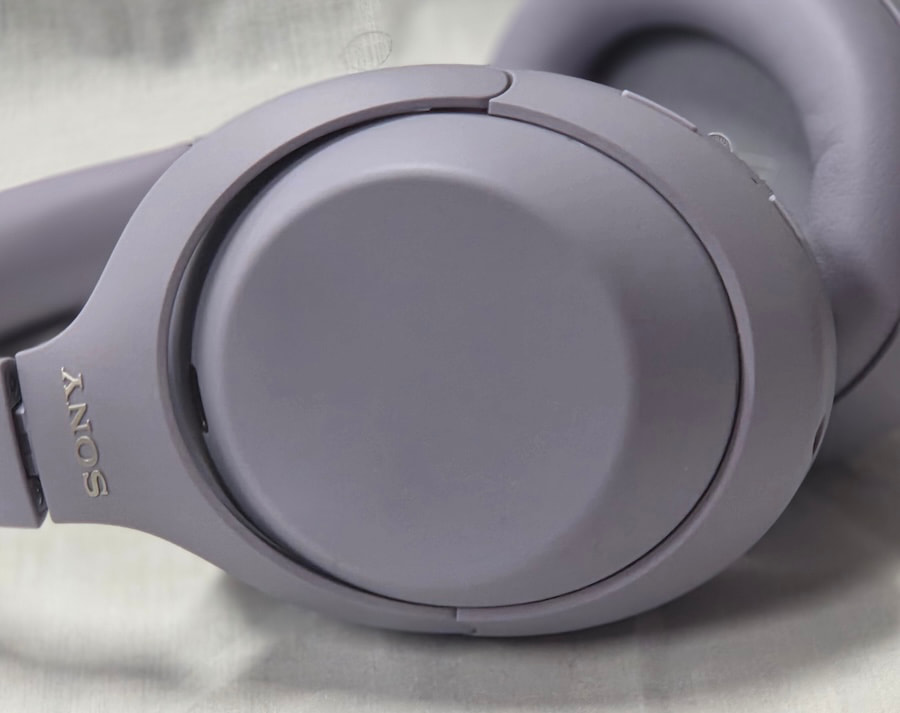 sony-wh-1000xm4c-wireless-headphones-lavender-side