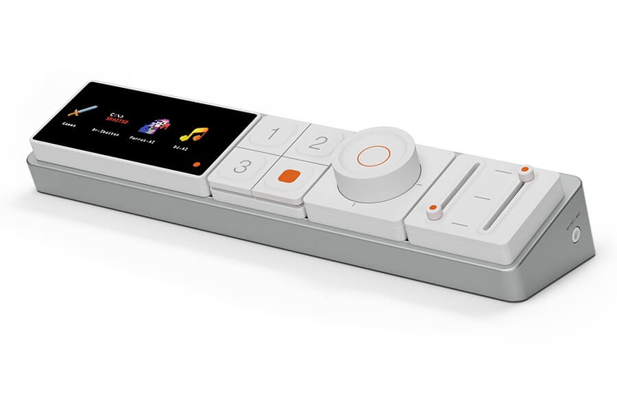 sound-blaster-re-imagine-angle-left