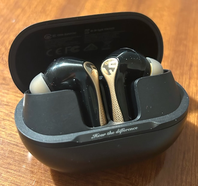 soundpeats-air5-pro-plus-earbuds-in-case-lifestyle