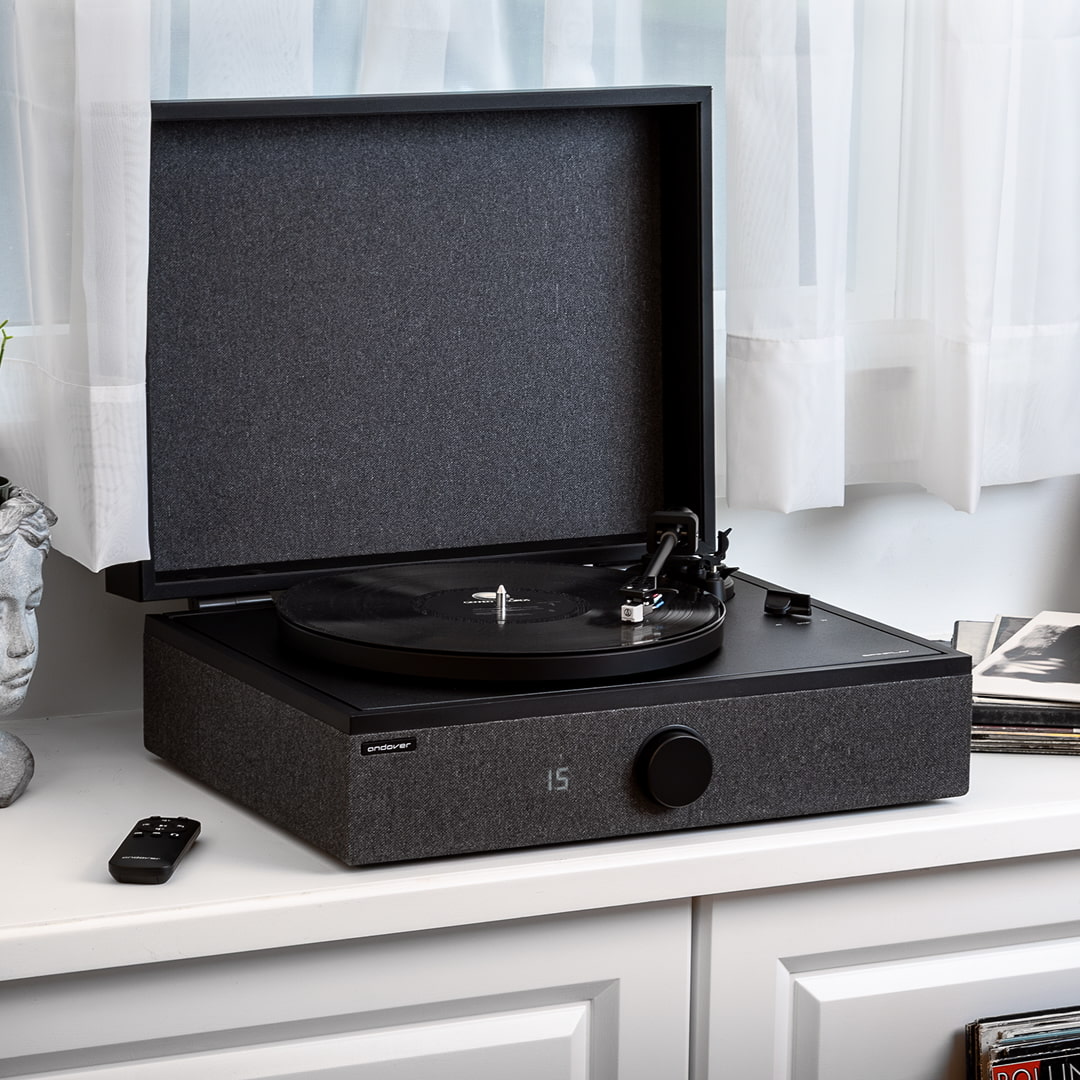 spinplay-black-lifestyle