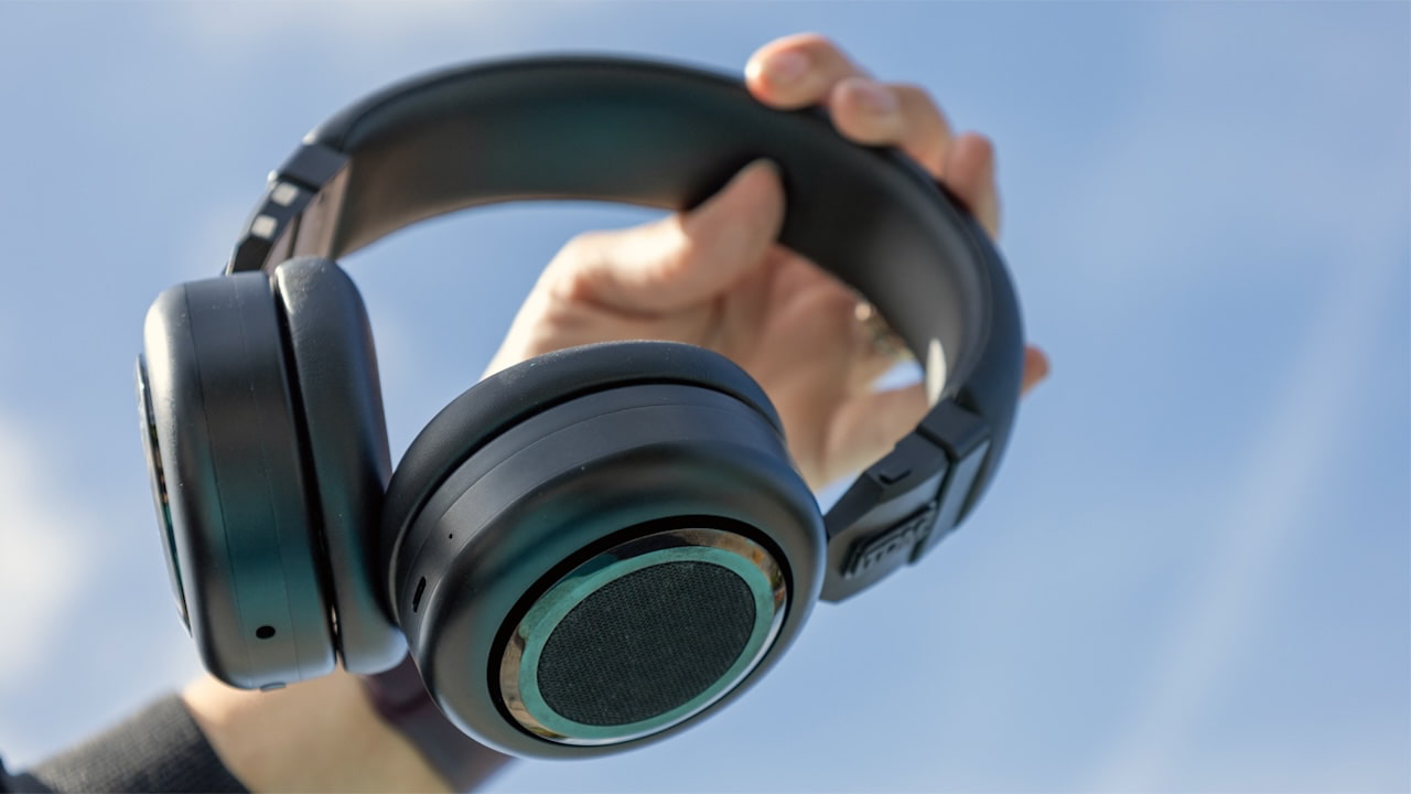 2026 TDM Neo Headphone Speaker Black in hand