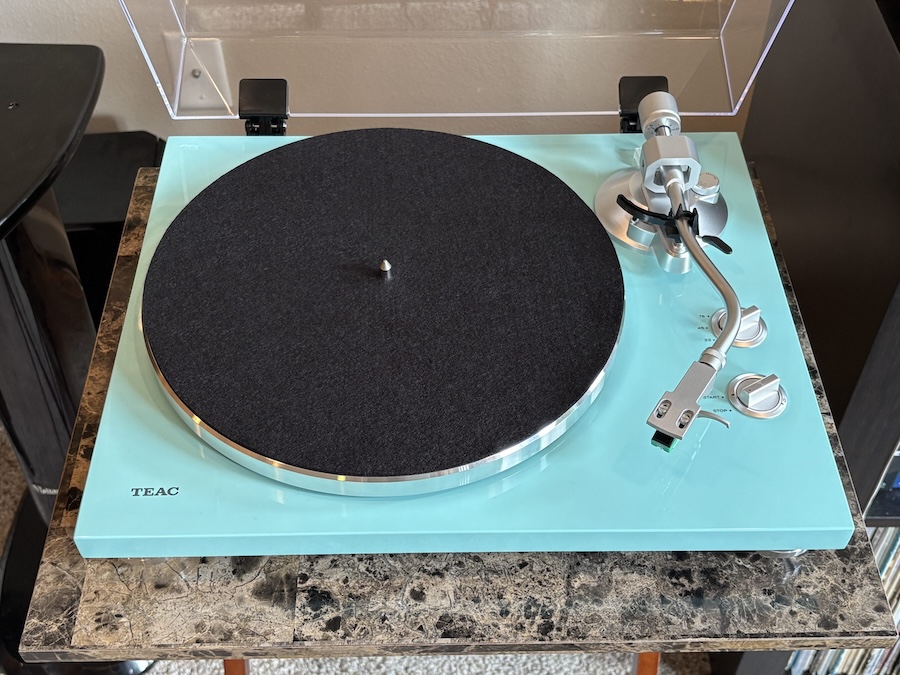 teac-tn-400bt-x-turntable-top-front